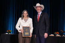 Dr. Michelle Barton Accepts AAEP’s Distinguished Educator – Academic Award 